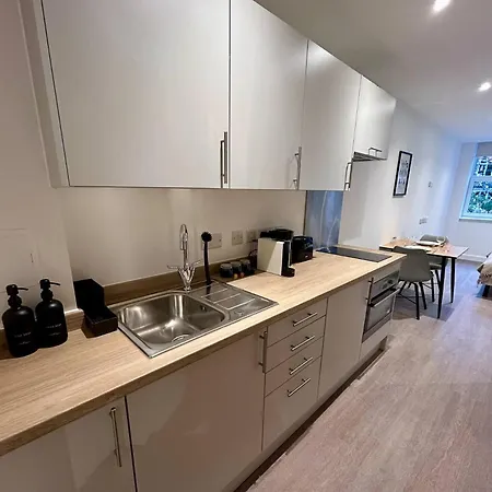 Redcross Flat 118 בריסטול